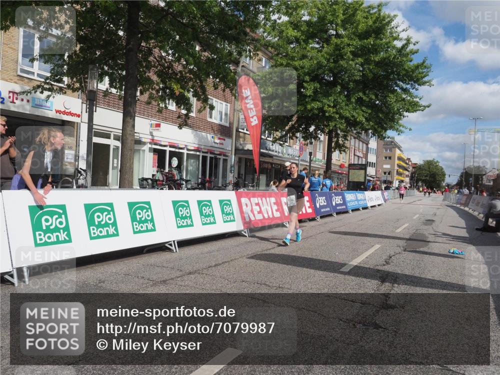 15.09.2024 - PSD Bank Halbmarathon Miley Keyser http://msf.ph/oto/7079987 15.09.2024 12:46:33 Ziel 1784, 3241, 3421 meine-sportfotos.de