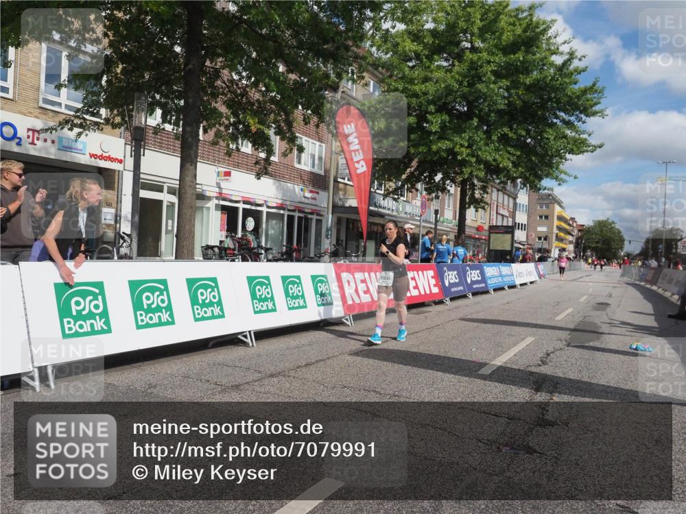 15.09.2024 - PSD Bank Halbmarathon Miley Keyser http://msf.ph/oto/7079991 15.09.2024 12:46:33 Ziel 1784, 3241, 3421 meine-sportfotos.de