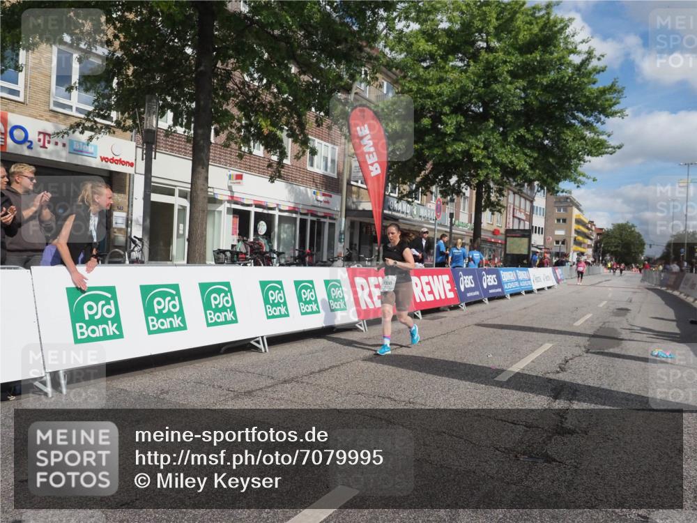 15.09.2024 - PSD Bank Halbmarathon Miley Keyser http://msf.ph/oto/7079995 15.09.2024 12:46:33 Ziel 1784, 3241, 3421 meine-sportfotos.de