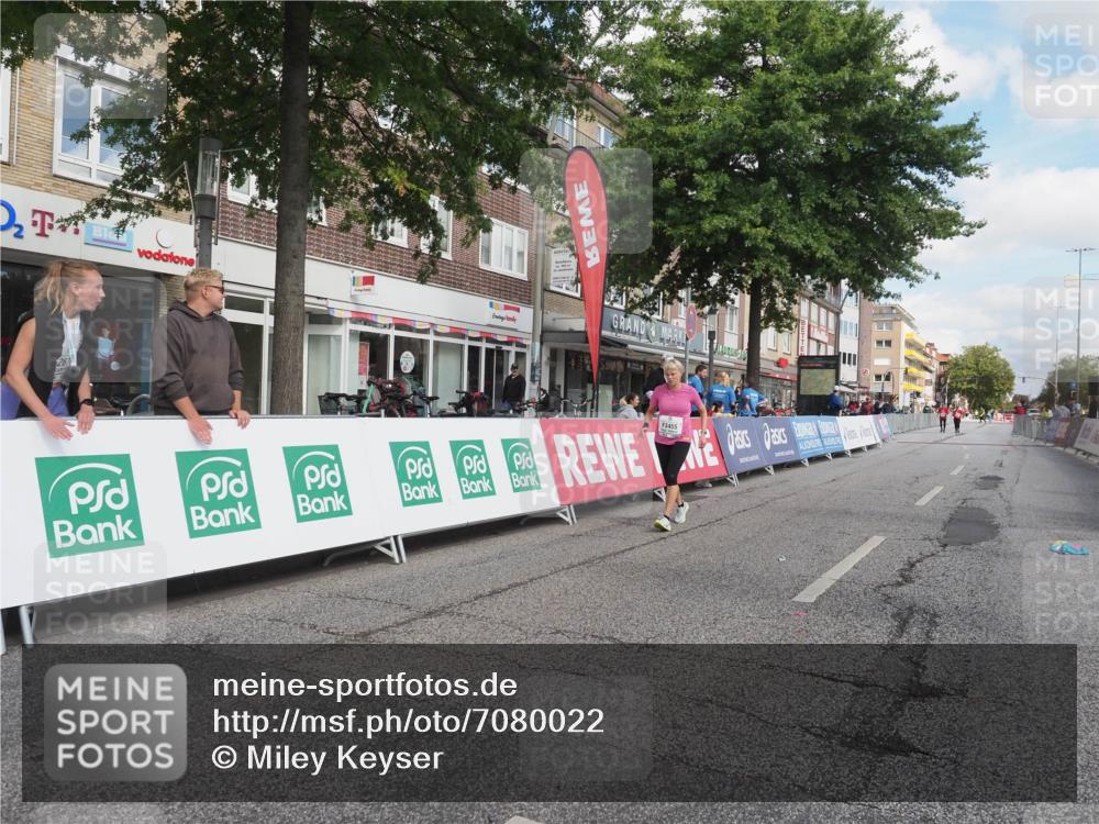 15.09.2024 - PSD Bank Halbmarathon Miley Keyser http://msf.ph/oto/7080022 15.09.2024 12:46:45 Ziel 1784, 3241, 3455 meine-sportfotos.de