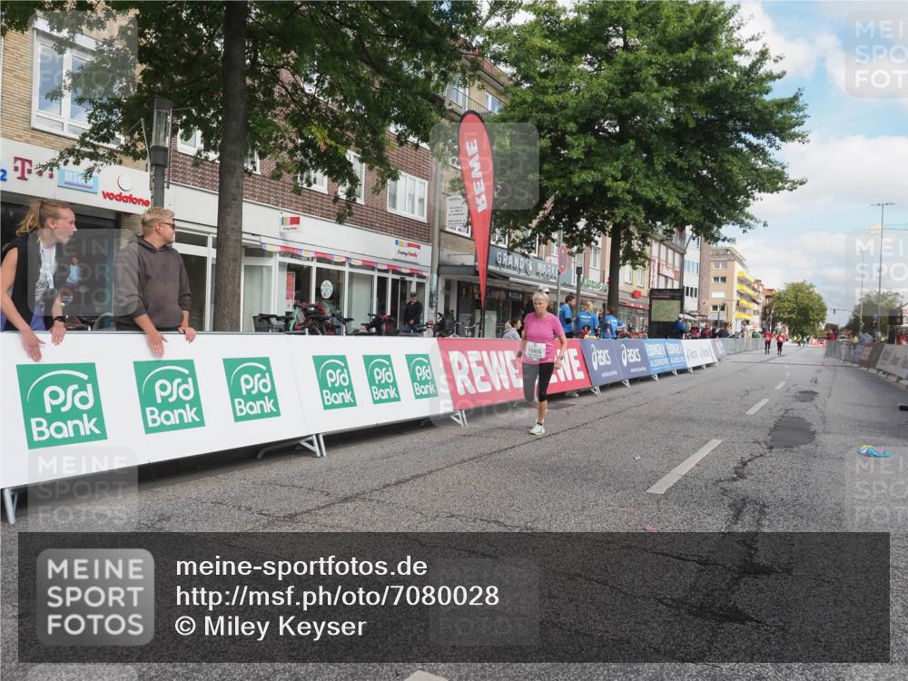 15.09.2024 - PSD Bank Halbmarathon Miley Keyser http://msf.ph/oto/7080028 15.09.2024 12:46:45 Ziel 1784, 3241, 3455 meine-sportfotos.de
