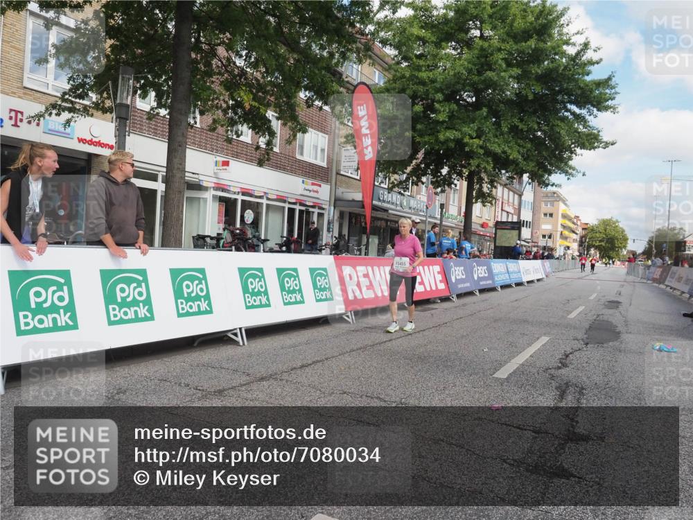 15.09.2024 - PSD Bank Halbmarathon Miley Keyser http://msf.ph/oto/7080034 15.09.2024 12:46:45 Ziel 1784, 3241, 3455 meine-sportfotos.de