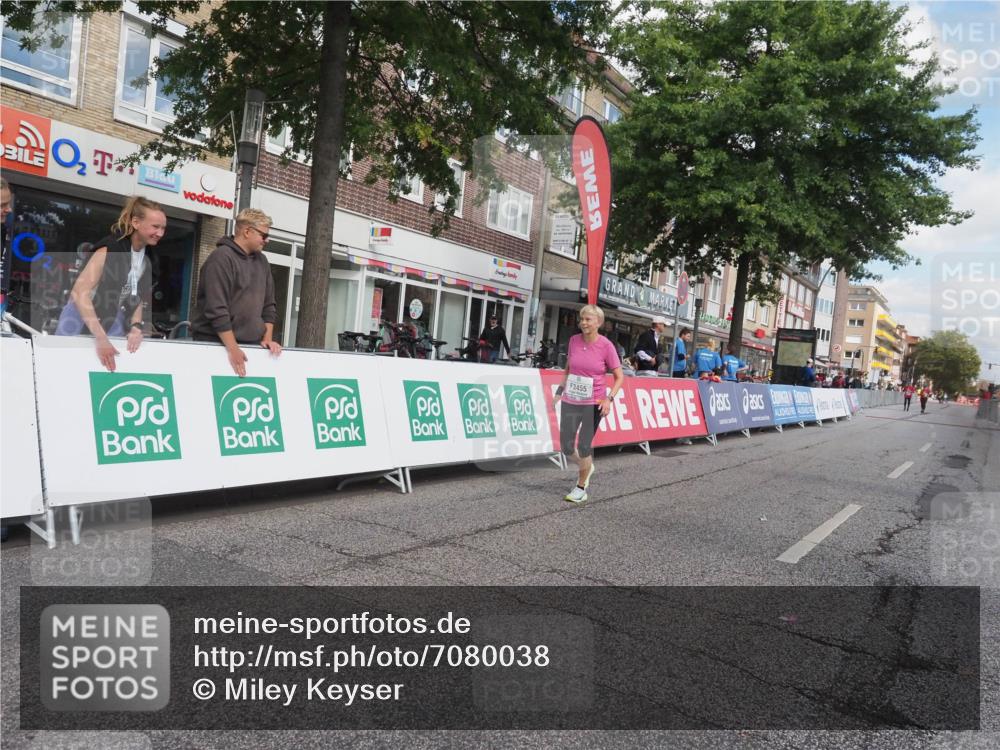 15.09.2024 - PSD Bank Halbmarathon Miley Keyser http://msf.ph/oto/7080038 15.09.2024 12:46:45 Ziel 1784, 3241, 3455 meine-sportfotos.de