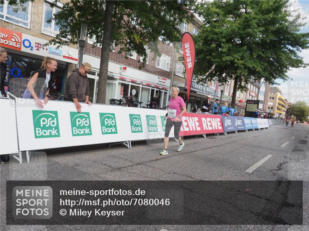 15.09.2024 - PSD Bank Halbmarathon Miley Keyser http://msf.ph/oto/7080046 15.09.2024 12:46:46 Ziel 1784, 3241, 3455 meine-sportfotos.de