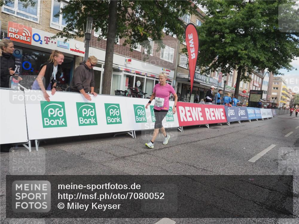 15.09.2024 - PSD Bank Halbmarathon Miley Keyser http://msf.ph/oto/7080052 15.09.2024 12:46:46 Ziel 1784, 3241, 3455 meine-sportfotos.de