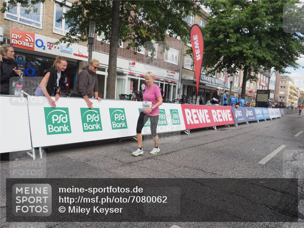 15.09.2024 - PSD Bank Halbmarathon Miley Keyser http://msf.ph/oto/7080062 15.09.2024 12:46:46 Ziel 1784, 3241, 3455 meine-sportfotos.de