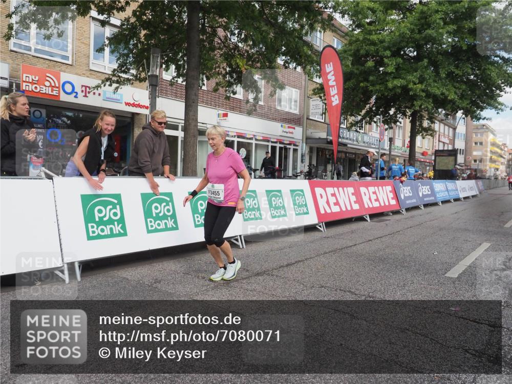 15.09.2024 - PSD Bank Halbmarathon Miley Keyser http://msf.ph/oto/7080071 15.09.2024 12:46:46 Ziel 1784, 3241, 3455 meine-sportfotos.de
