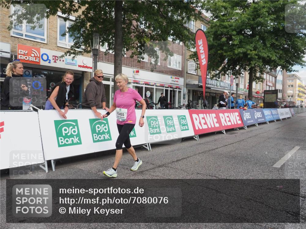 15.09.2024 - PSD Bank Halbmarathon Miley Keyser http://msf.ph/oto/7080076 15.09.2024 12:46:47 Ziel 1784, 3241, 3455 meine-sportfotos.de