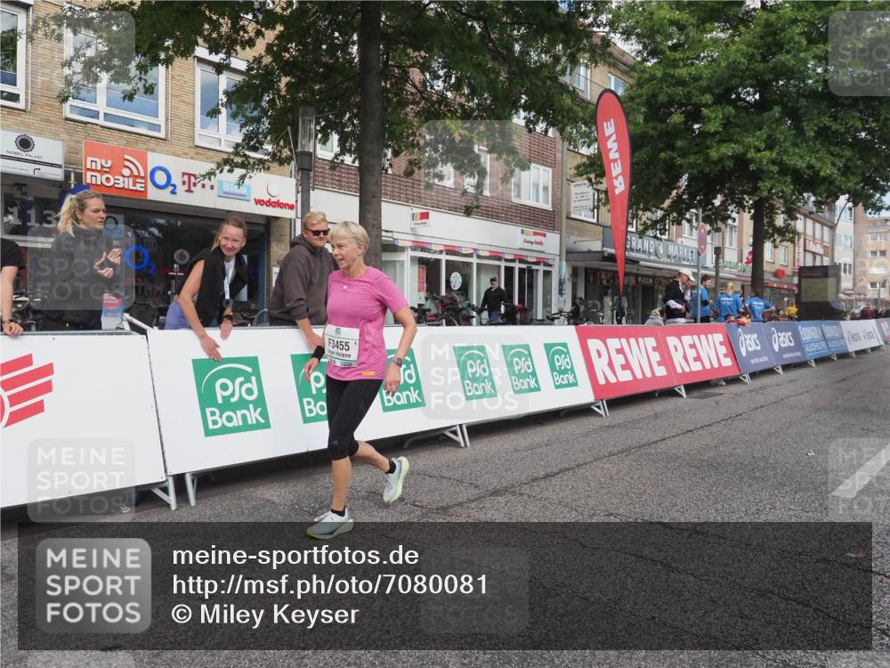 15.09.2024 - PSD Bank Halbmarathon Miley Keyser http://msf.ph/oto/7080081 15.09.2024 12:46:47 Ziel 1784, 3241, 3455 meine-sportfotos.de