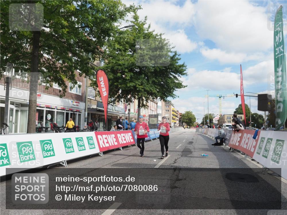 15.09.2024 - PSD Bank Halbmarathon Miley Keyser http://msf.ph/oto/7080086 15.09.2024 12:47:05 Ziel 2389, 3431, 3455 meine-sportfotos.de