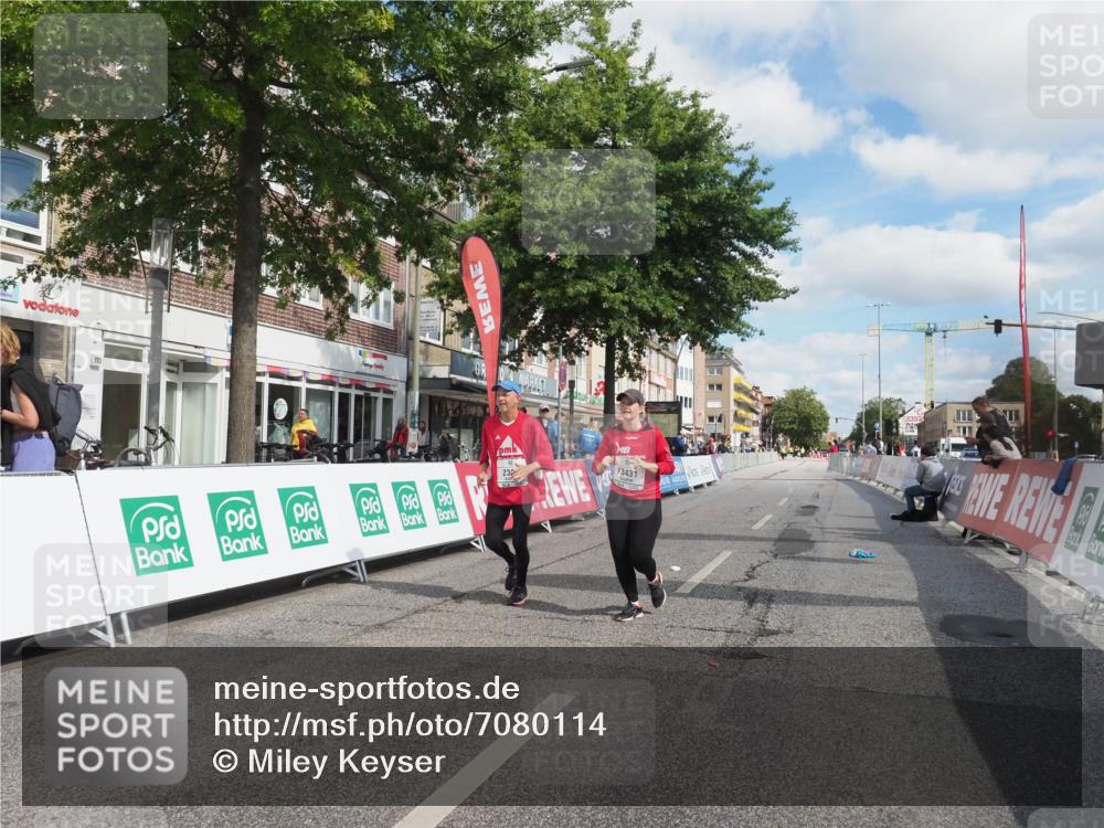 15.09.2024 - PSD Bank Halbmarathon Miley Keyser http://msf.ph/oto/7080114 15.09.2024 12:47:07 Ziel 2389, 3431 meine-sportfotos.de