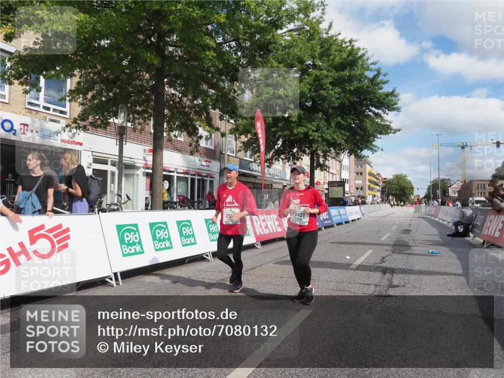 15.09.2024 - PSD Bank Halbmarathon Miley Keyser http://msf.ph/oto/7080132 15.09.2024 12:47:08 Ziel 2389, 3431 meine-sportfotos.de
