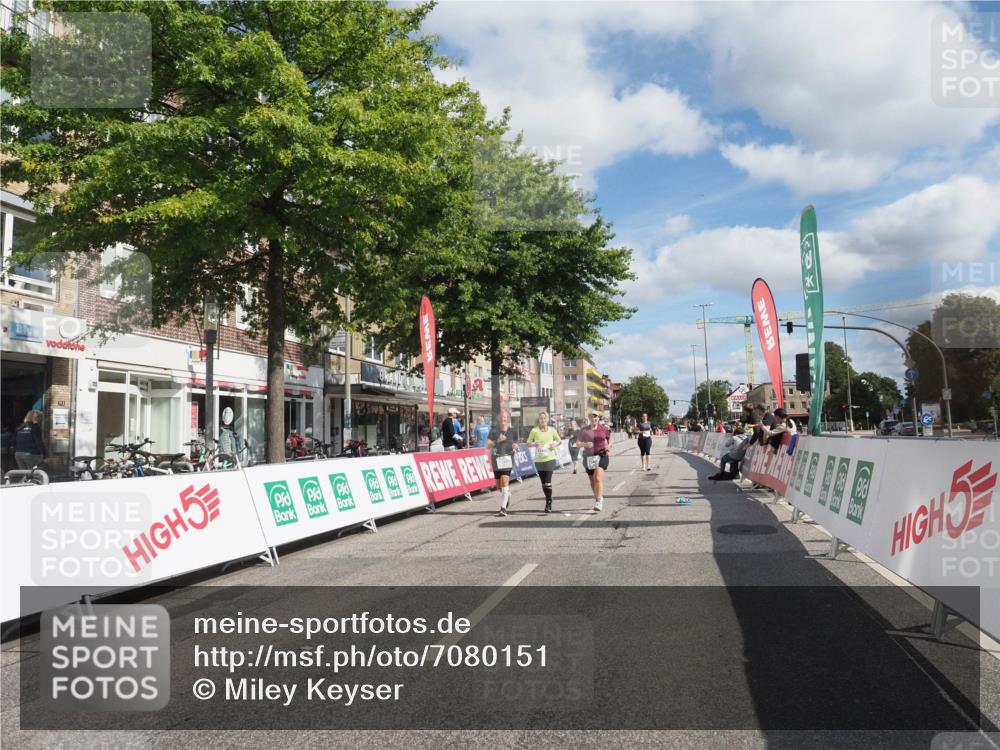 15.09.2024 - PSD Bank Halbmarathon Miley Keyser http://msf.ph/oto/7080151 15.09.2024 12:47:41 Ziel 3395, 3459, 3460, 3461 meine-sportfotos.de