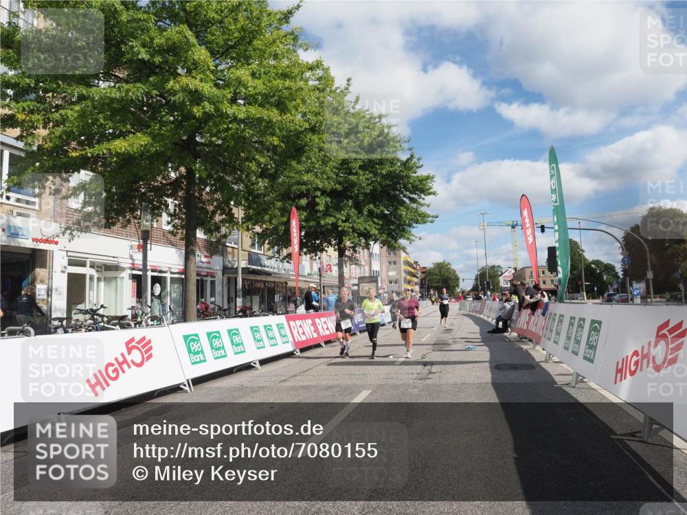 15.09.2024 - PSD Bank Halbmarathon Miley Keyser http://msf.ph/oto/7080155 15.09.2024 12:47:41 Ziel 3395, 3459, 3460, 3461 meine-sportfotos.de