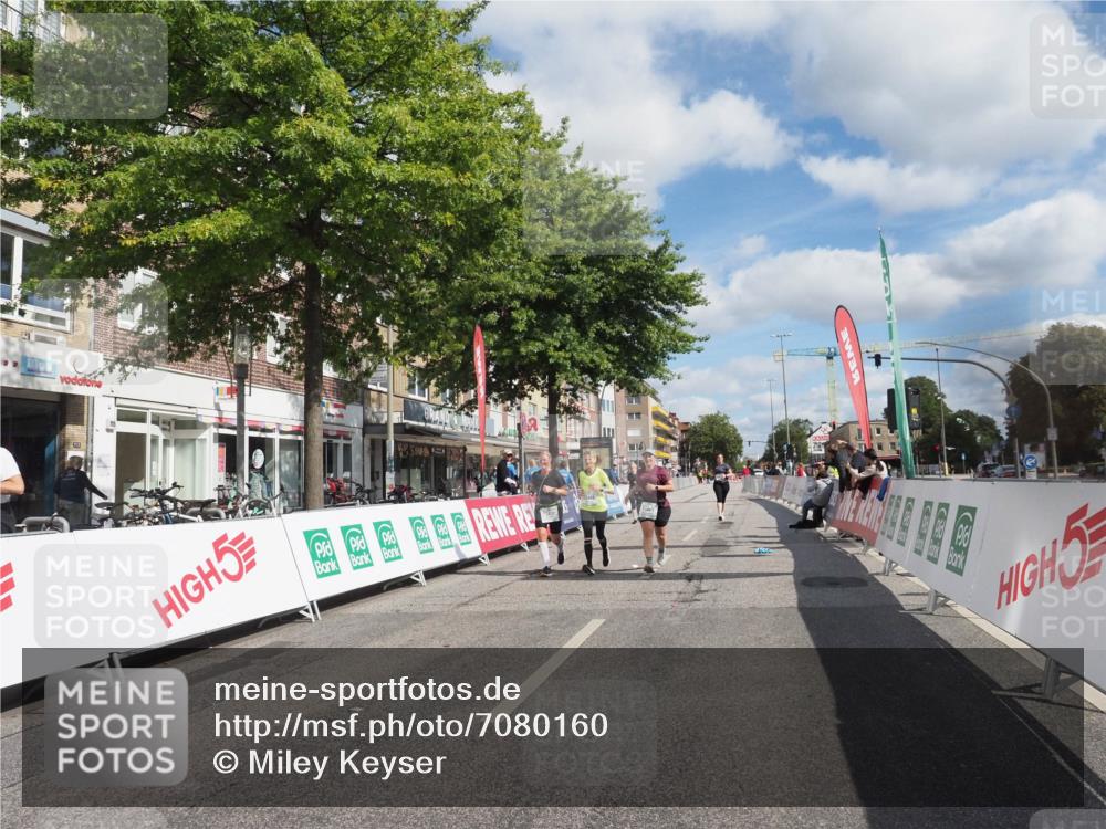 15.09.2024 - PSD Bank Halbmarathon Miley Keyser http://msf.ph/oto/7080160 15.09.2024 12:47:42 Ziel 3395, 3459, 3460, 3461 meine-sportfotos.de