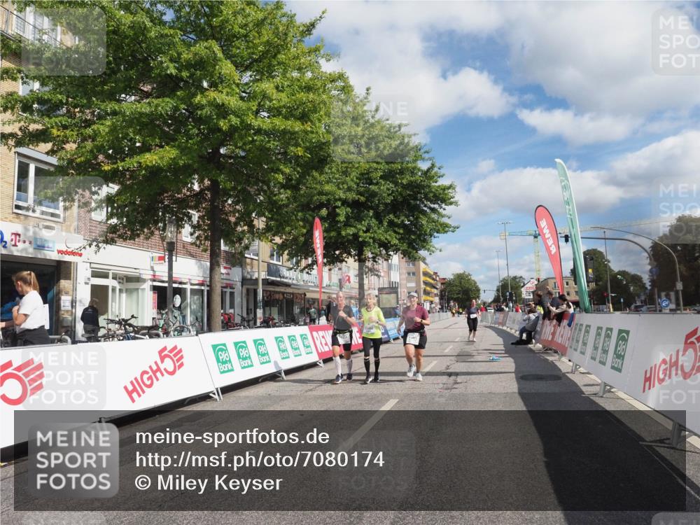 15.09.2024 - PSD Bank Halbmarathon Miley Keyser http://msf.ph/oto/7080174 15.09.2024 12:47:42 Ziel 3395, 3459, 3460, 3461 meine-sportfotos.de