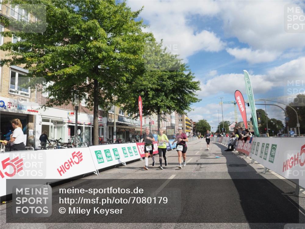 15.09.2024 - PSD Bank Halbmarathon Miley Keyser http://msf.ph/oto/7080179 15.09.2024 12:47:42 Ziel 3395, 3459, 3460, 3461 meine-sportfotos.de
