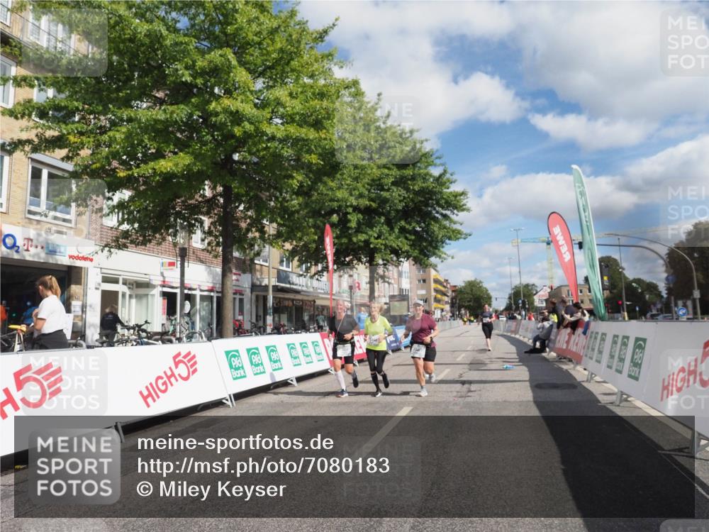 15.09.2024 - PSD Bank Halbmarathon Miley Keyser http://msf.ph/oto/7080183 15.09.2024 12:47:43 Ziel 3331, 3395, 3459, 3460, 3461 meine-sportfotos.de