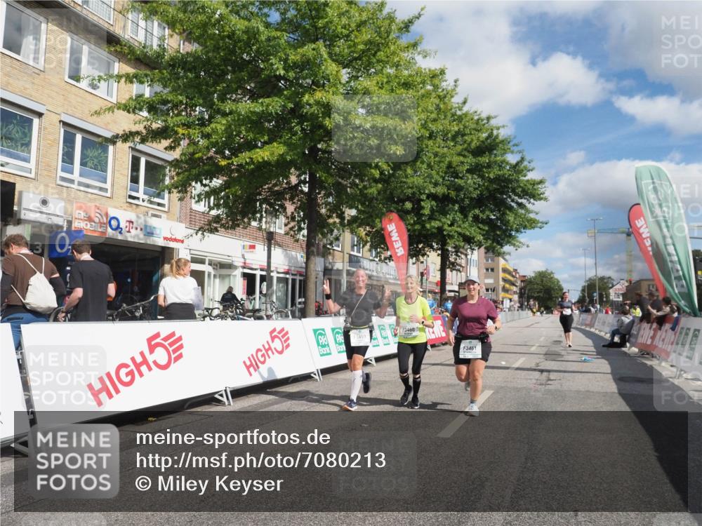 15.09.2024 - PSD Bank Halbmarathon Miley Keyser http://msf.ph/oto/7080213 15.09.2024 12:47:44 Ziel 3331, 3395, 3459, 3460, 3461 meine-sportfotos.de