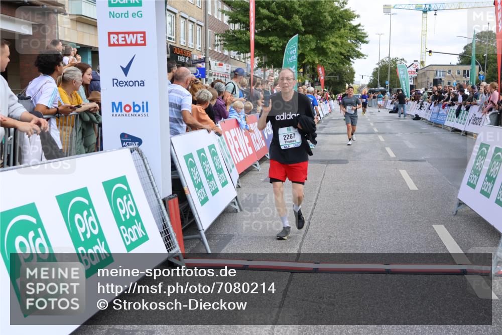 15.09.2024 - PSD Bank Halbmarathon Strokosch-Dieckow http://msf.ph/oto/7080214 15.09.2024 12:25:36 Ziel 2239, 2255, 2267 meine-sportfotos.de