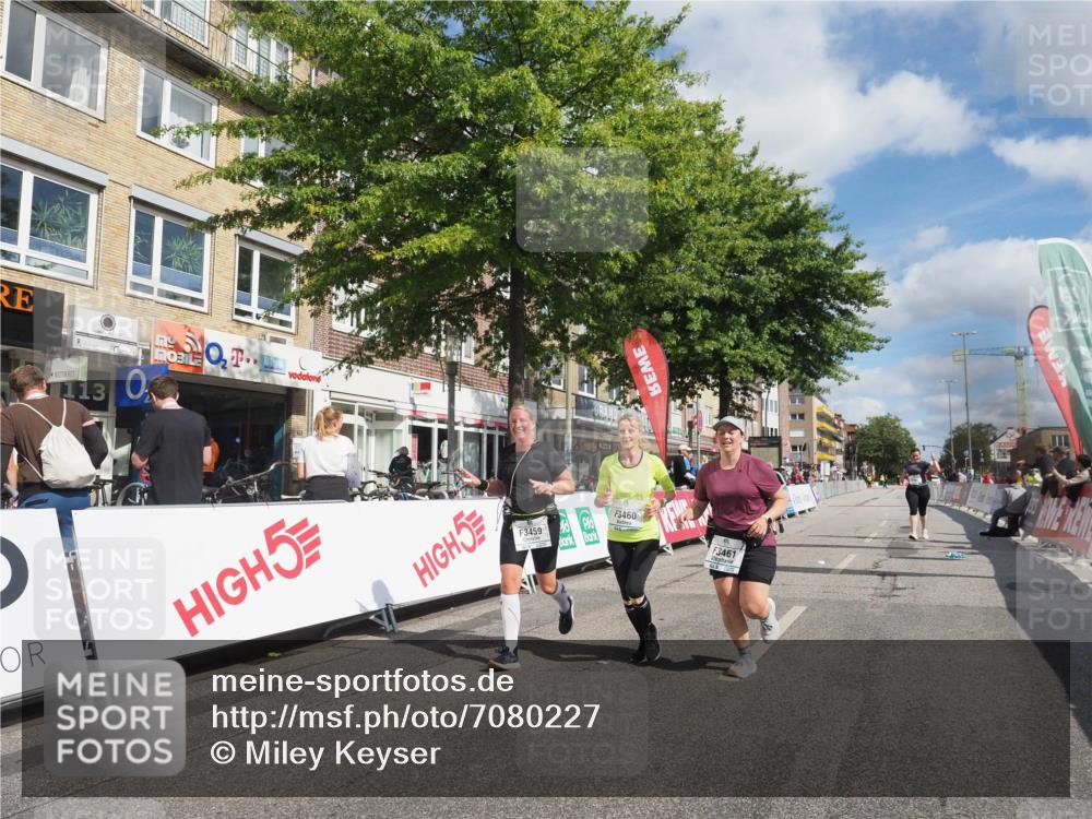 15.09.2024 - PSD Bank Halbmarathon Miley Keyser http://msf.ph/oto/7080227 15.09.2024 12:47:44 Ziel 3331, 3395, 3459, 3460, 3461 meine-sportfotos.de