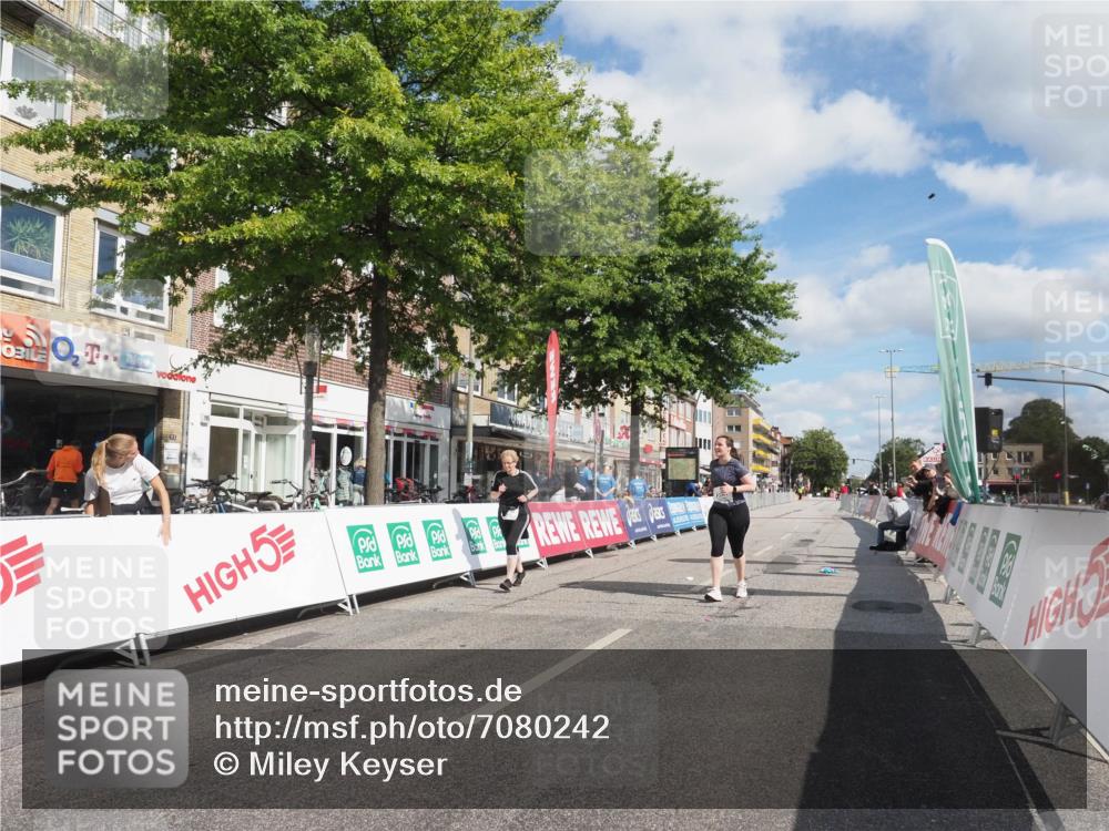 15.09.2024 - PSD Bank Halbmarathon Miley Keyser http://msf.ph/oto/7080242 15.09.2024 12:47:47 Ziel 3331, 3395, 3459, 3460, 3461 meine-sportfotos.de