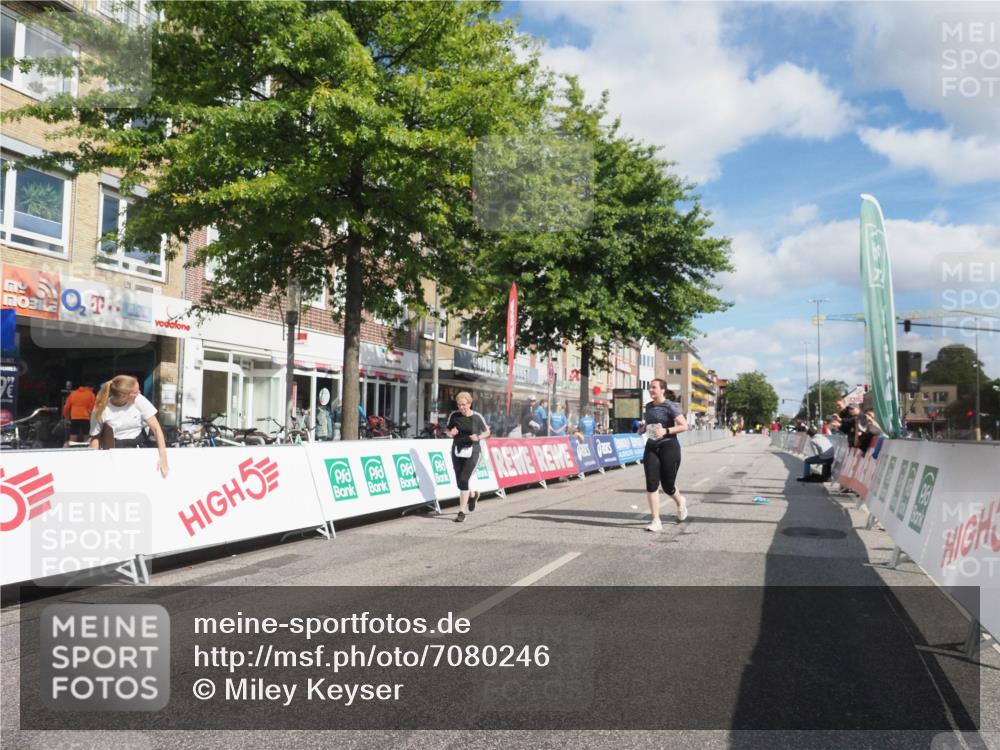 15.09.2024 - PSD Bank Halbmarathon Miley Keyser http://msf.ph/oto/7080246 15.09.2024 12:47:47 Ziel 3331, 3395, 3459, 3460, 3461 meine-sportfotos.de