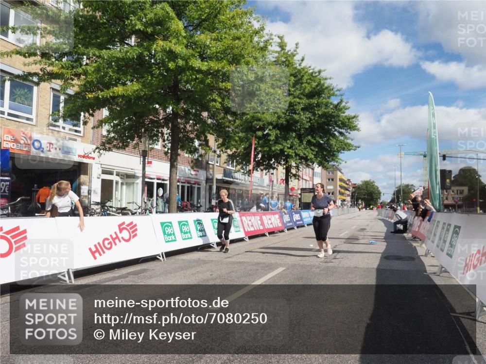 15.09.2024 - PSD Bank Halbmarathon Miley Keyser http://msf.ph/oto/7080250 15.09.2024 12:47:47 Ziel 3331, 3395, 3459, 3460, 3461 meine-sportfotos.de