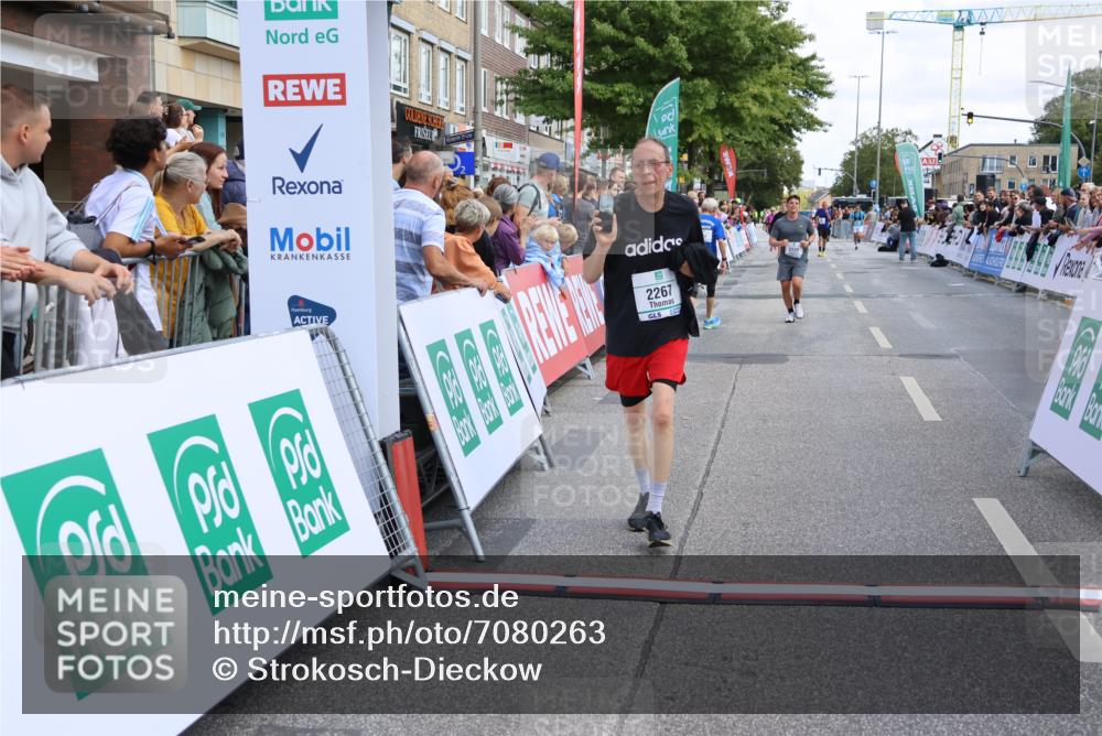 15.09.2024 - PSD Bank Halbmarathon Strokosch-Dieckow http://msf.ph/oto/7080263 15.09.2024 12:25:36 Ziel 2239, 2255, 2267 meine-sportfotos.de