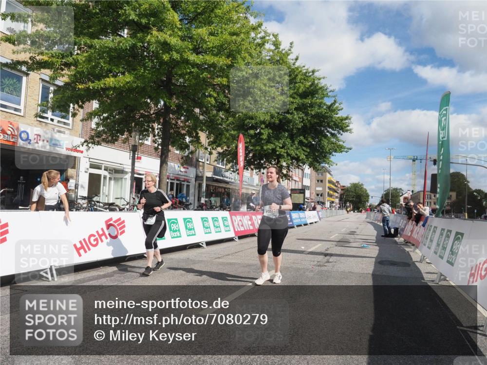 15.09.2024 - PSD Bank Halbmarathon Miley Keyser http://msf.ph/oto/7080279 15.09.2024 12:47:49 Ziel 3331, 3395, 3459, 3460, 3461 meine-sportfotos.de