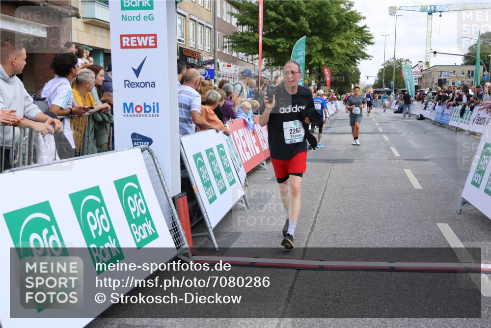 15.09.2024 - PSD Bank Halbmarathon Strokosch-Dieckow http://msf.ph/oto/7080286 15.09.2024 12:25:36 Ziel 2239, 2255, 2267 meine-sportfotos.de