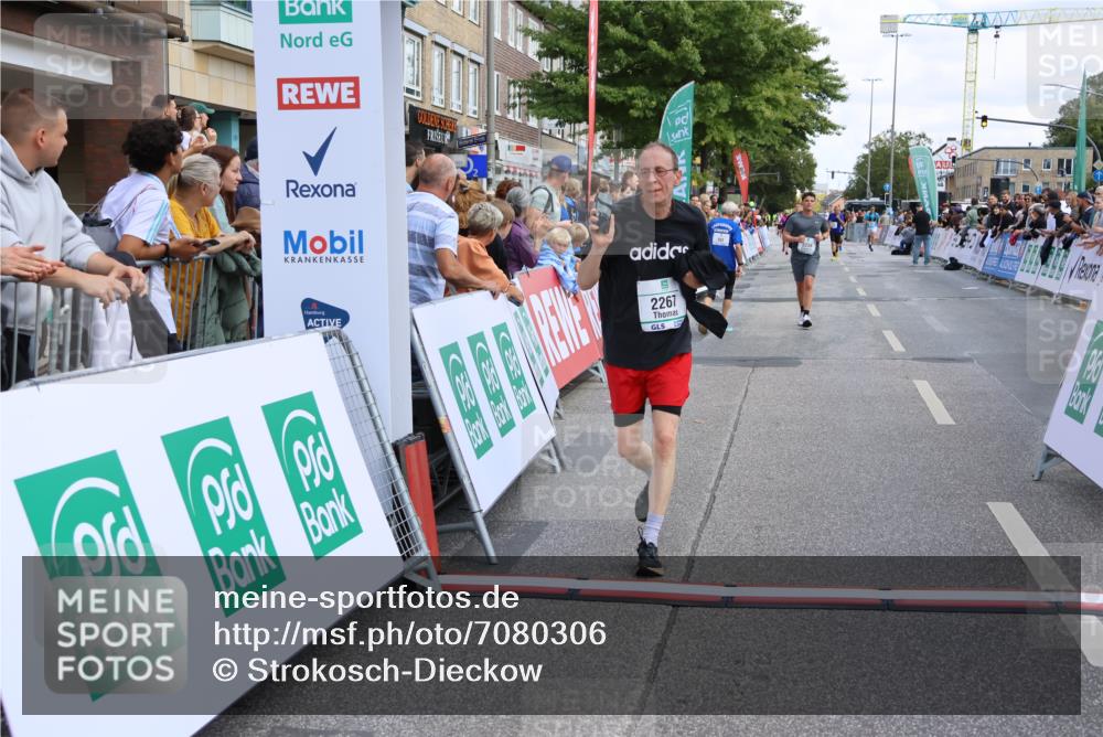 15.09.2024 - PSD Bank Halbmarathon Strokosch-Dieckow http://msf.ph/oto/7080306 15.09.2024 12:25:36 Ziel 2239, 2255, 2267 meine-sportfotos.de