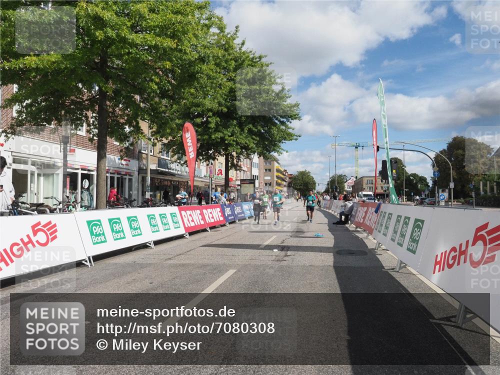 15.09.2024 - PSD Bank Halbmarathon Miley Keyser http://msf.ph/oto/7080308 15.09.2024 12:49:40 Ziel 1962, 2235, 2529, 3113 meine-sportfotos.de