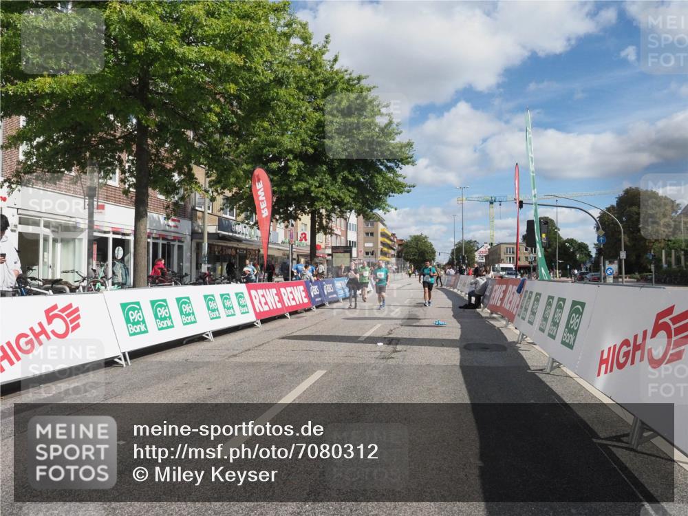 15.09.2024 - PSD Bank Halbmarathon Miley Keyser http://msf.ph/oto/7080312 15.09.2024 12:49:40 Ziel 1962, 2235, 2529, 3113 meine-sportfotos.de