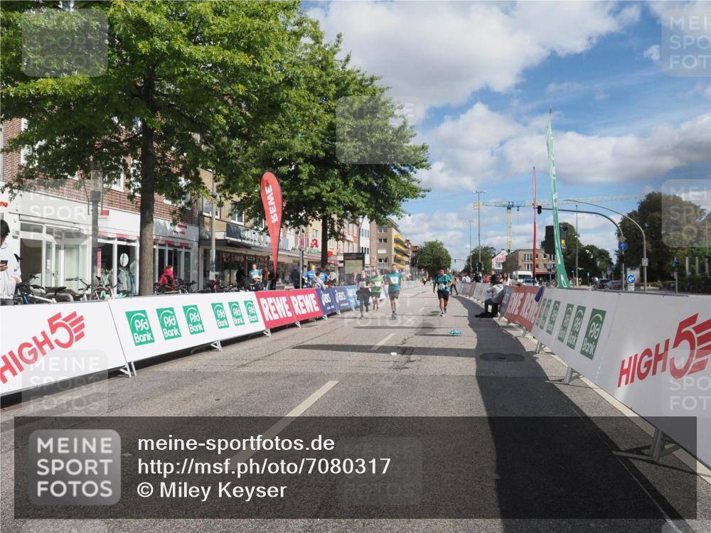 15.09.2024 - PSD Bank Halbmarathon Miley Keyser http://msf.ph/oto/7080317 15.09.2024 12:49:40 Ziel 1962, 2235, 2529, 3113 meine-sportfotos.de