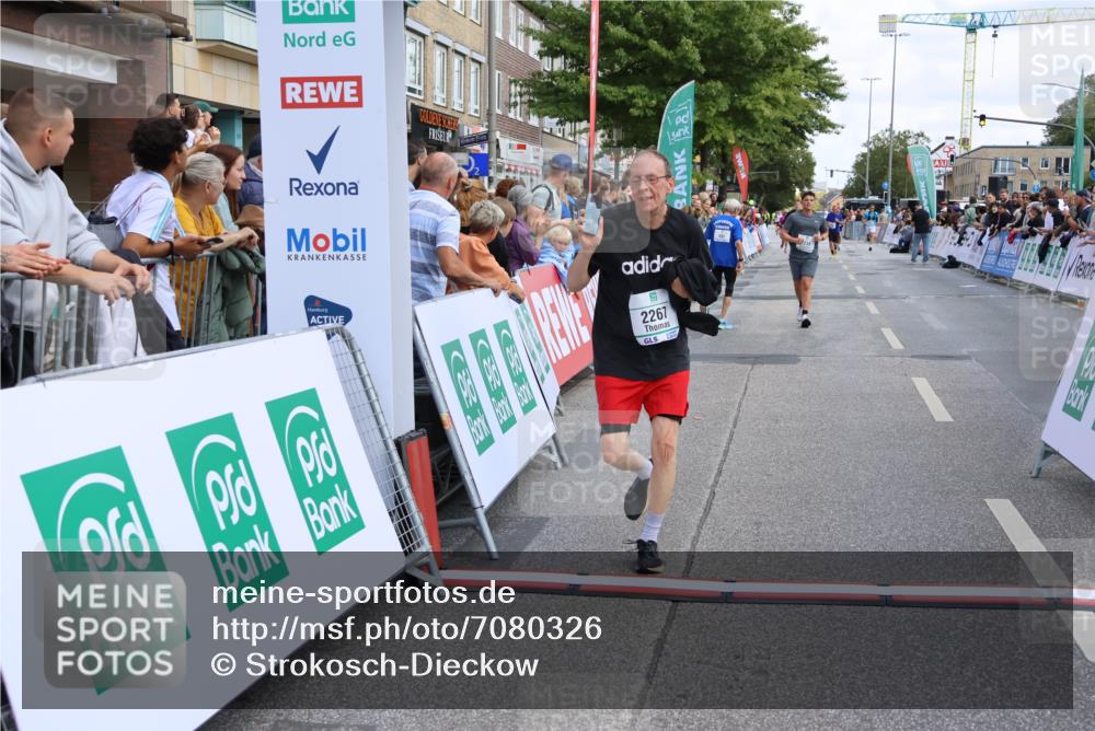 15.09.2024 - PSD Bank Halbmarathon Strokosch-Dieckow http://msf.ph/oto/7080326 15.09.2024 12:25:36 Ziel 2239, 2255, 2267 meine-sportfotos.de