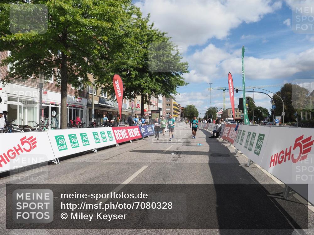 15.09.2024 - PSD Bank Halbmarathon Miley Keyser http://msf.ph/oto/7080328 15.09.2024 12:49:41 Ziel 1962, 2235, 2529, 3113 meine-sportfotos.de