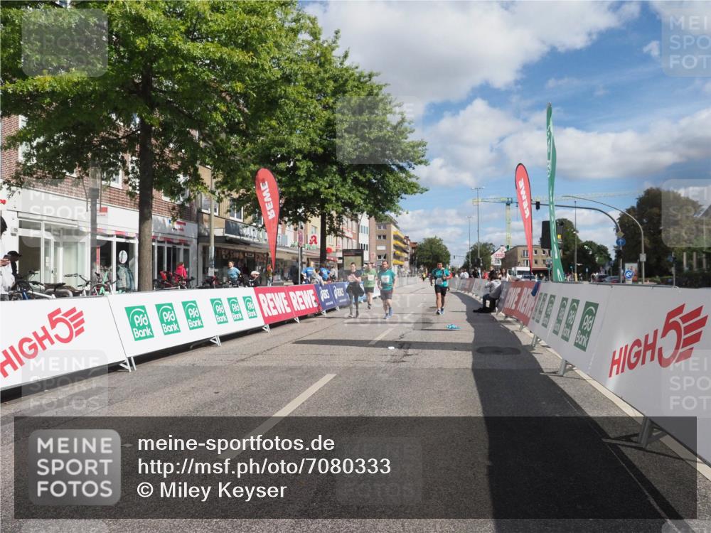 15.09.2024 - PSD Bank Halbmarathon Miley Keyser http://msf.ph/oto/7080333 15.09.2024 12:49:41 Ziel 1962, 2235, 2529, 3113 meine-sportfotos.de