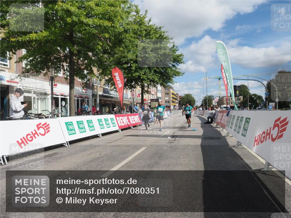 15.09.2024 - PSD Bank Halbmarathon Miley Keyser http://msf.ph/oto/7080351 15.09.2024 12:49:42 Ziel 1962, 2235, 2529, 3113 meine-sportfotos.de