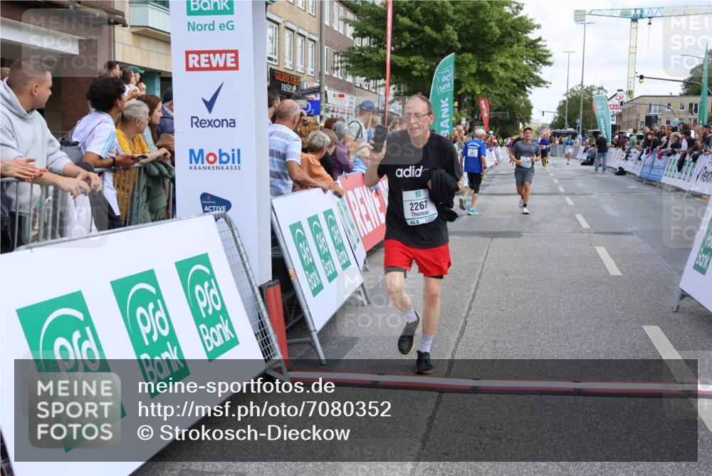 15.09.2024 - PSD Bank Halbmarathon Strokosch-Dieckow http://msf.ph/oto/7080352 15.09.2024 12:25:36 Ziel 2239, 2255, 2267 meine-sportfotos.de