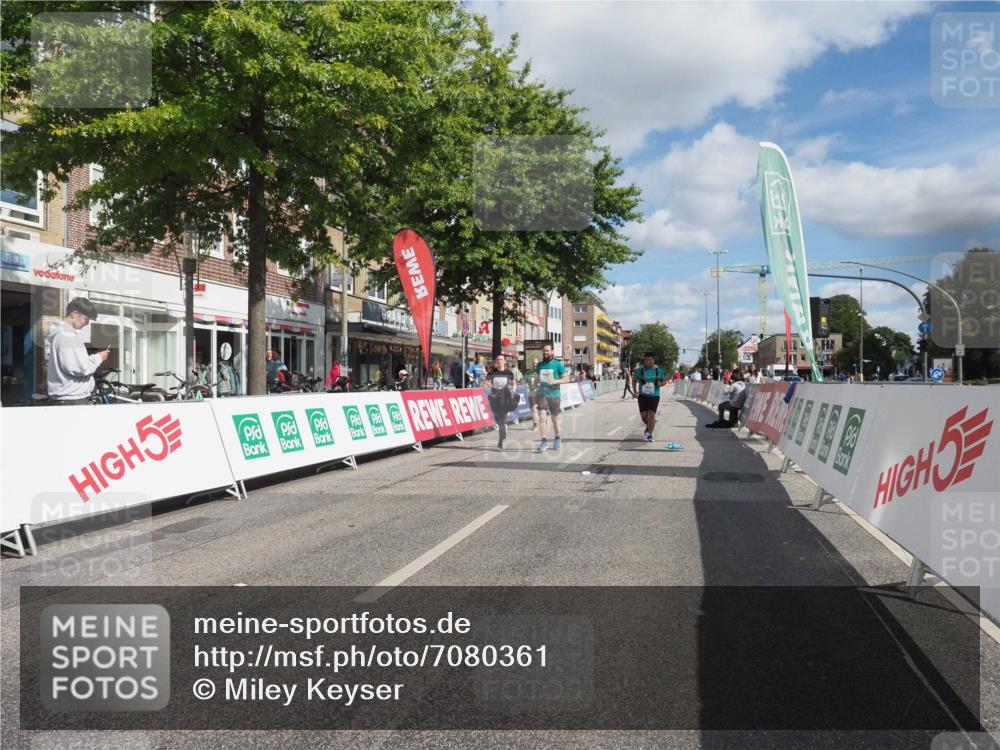 15.09.2024 - PSD Bank Halbmarathon Miley Keyser http://msf.ph/oto/7080361 15.09.2024 12:49:42 Ziel 1962, 2235, 2529, 3113 meine-sportfotos.de