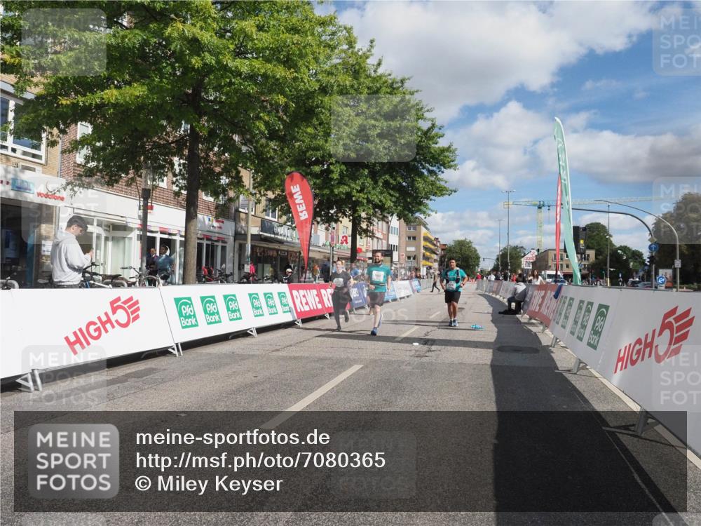 15.09.2024 - PSD Bank Halbmarathon Miley Keyser http://msf.ph/oto/7080365 15.09.2024 12:49:42 Ziel 1962, 2235, 2529, 3113 meine-sportfotos.de