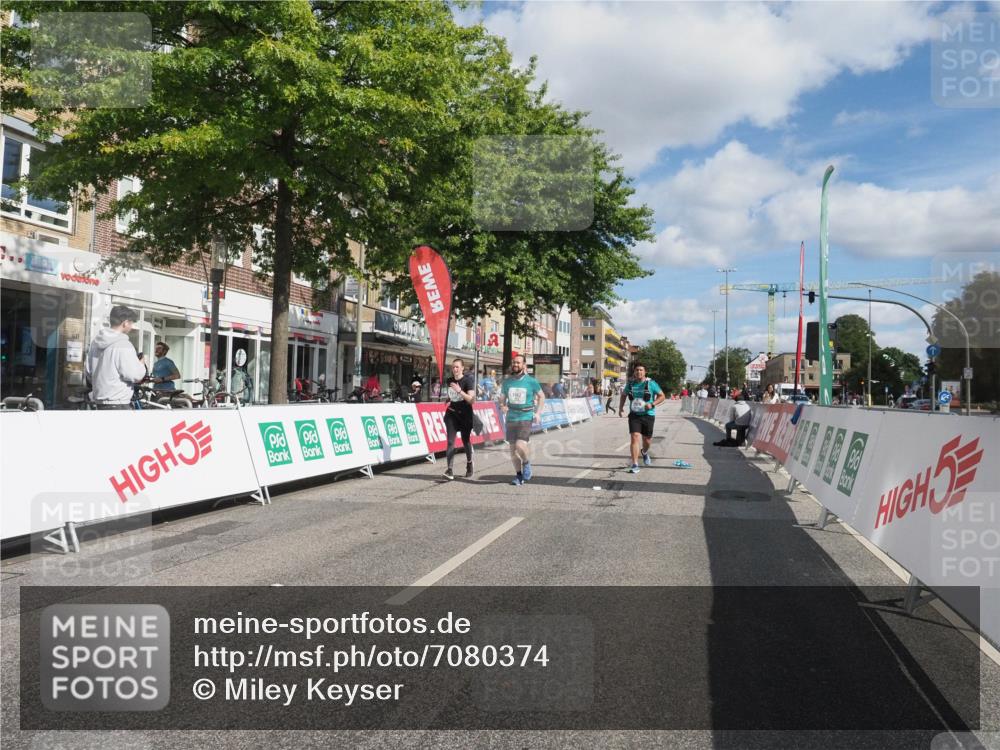 15.09.2024 - PSD Bank Halbmarathon Miley Keyser http://msf.ph/oto/7080374 15.09.2024 12:49:43 Ziel 1962, 2235, 2529, 3113 meine-sportfotos.de