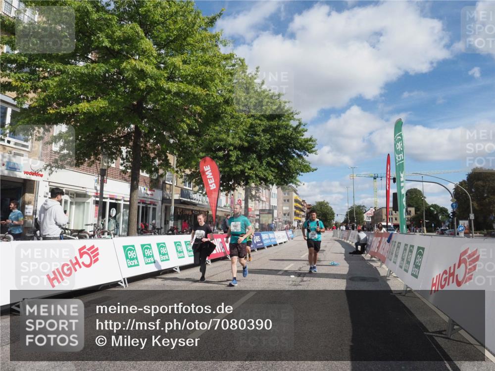 15.09.2024 - PSD Bank Halbmarathon Miley Keyser http://msf.ph/oto/7080390 15.09.2024 12:49:43 Ziel 1962, 2235, 2529, 3113 meine-sportfotos.de