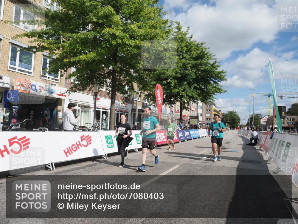 15.09.2024 - PSD Bank Halbmarathon Miley Keyser http://msf.ph/oto/7080403 15.09.2024 12:49:44 Ziel 1962, 2235, 2529, 3113 meine-sportfotos.de