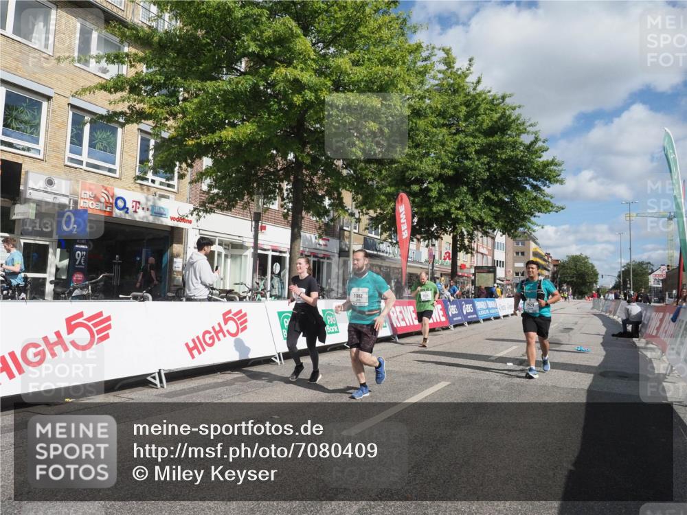 15.09.2024 - PSD Bank Halbmarathon Miley Keyser http://msf.ph/oto/7080409 15.09.2024 12:49:44 Ziel 1962, 2235, 2529, 3113 meine-sportfotos.de