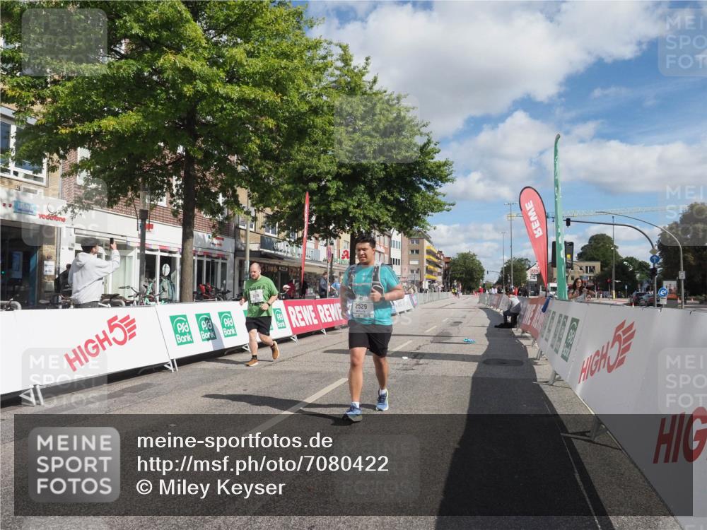 15.09.2024 - PSD Bank Halbmarathon Miley Keyser http://msf.ph/oto/7080422 15.09.2024 12:49:46 Ziel 1962, 2235, 2529, 3113 meine-sportfotos.de