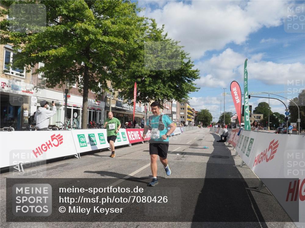 15.09.2024 - PSD Bank Halbmarathon Miley Keyser http://msf.ph/oto/7080426 15.09.2024 12:49:46 Ziel 1962, 2235, 2529, 3113 meine-sportfotos.de