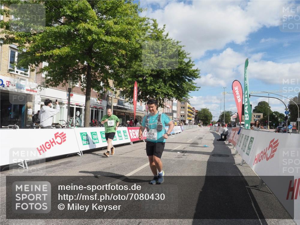 15.09.2024 - PSD Bank Halbmarathon Miley Keyser http://msf.ph/oto/7080430 15.09.2024 12:49:46 Ziel 1962, 2235, 2529, 3113 meine-sportfotos.de