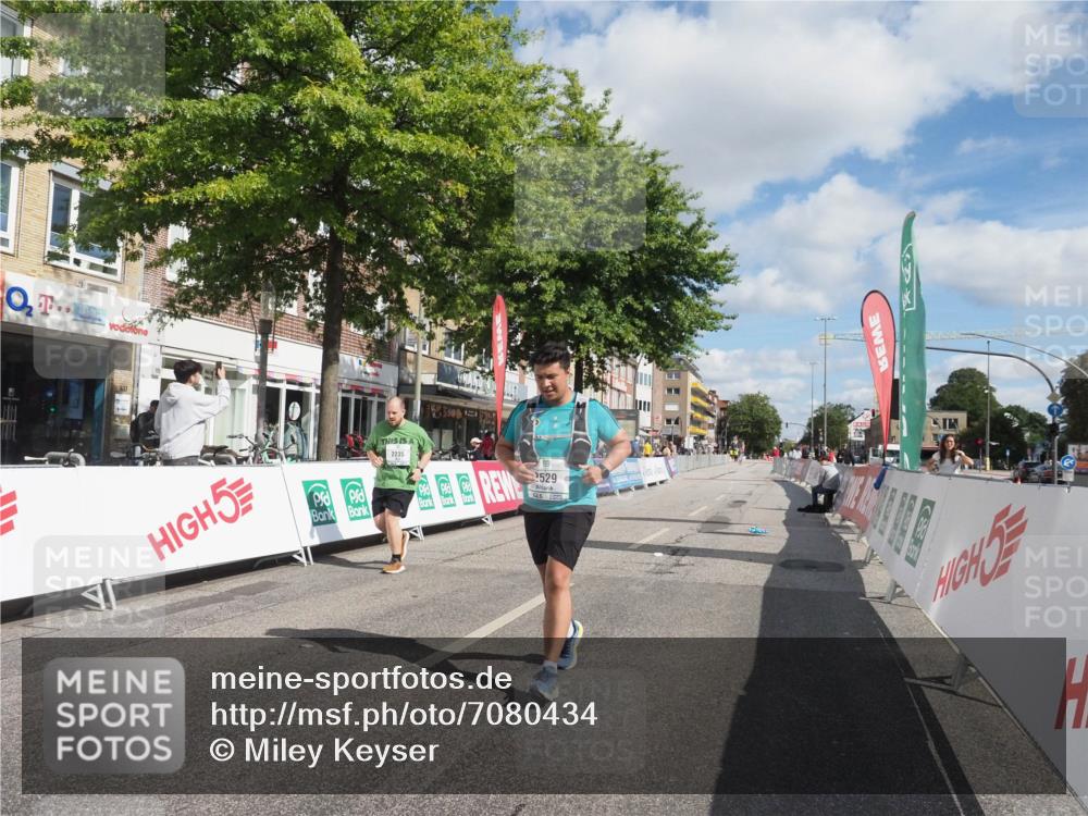15.09.2024 - PSD Bank Halbmarathon Miley Keyser http://msf.ph/oto/7080434 15.09.2024 12:49:46 Ziel 1962, 2235, 2529, 3113 meine-sportfotos.de